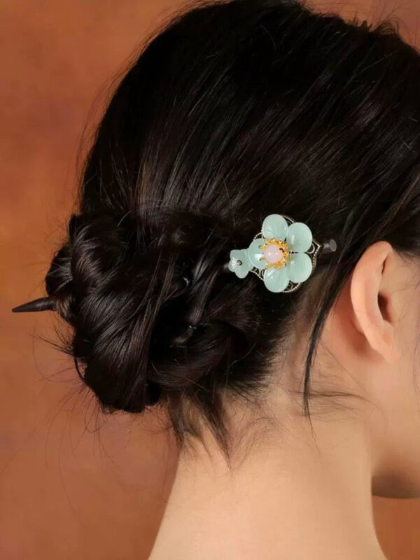 2FlowerWhitePearlHairpin.jpg