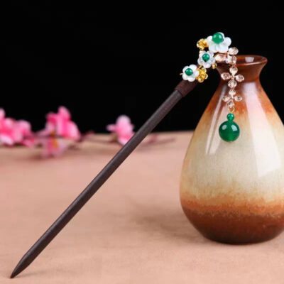 Wood 3 White Flower 4 Emerald Hairpin