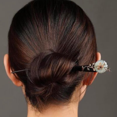Wood Branch White Flower Garnet Hairpin