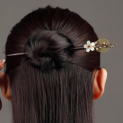 Wood Pipa & Pomegranate Flower Hairpin
