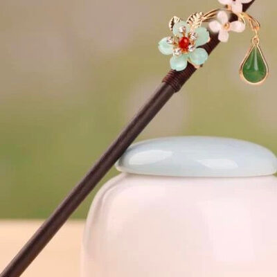 Wood Green 2 White Flower Agate Hairpin
