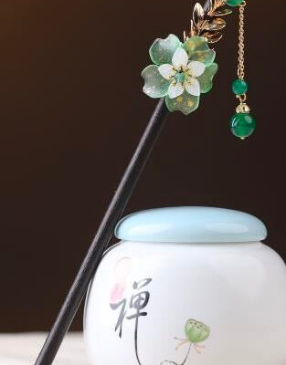 Wood Green Flower 3 Green Bead Hairpin
