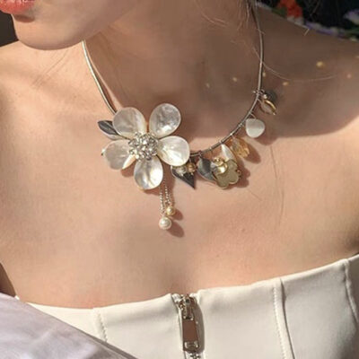 Vintage Crystal Flower Magnetic Spring Necklace