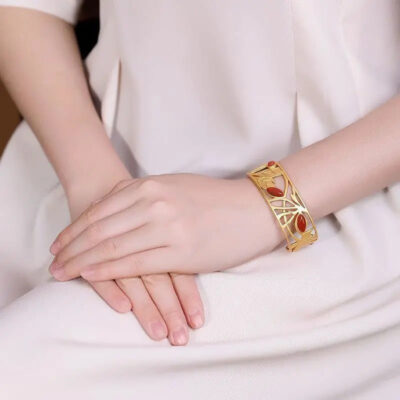 Vintage Hollow Gold Branch Red Bean Bracelet