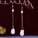 PalaceStyleWhiteStepShakeEarrings.jpg