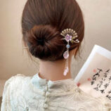 Pinkflowerpinkbeadtasselhairpin.jpg