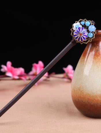 ShellFlowerwithChrysanthemum5BeadsHairpin.jpg
