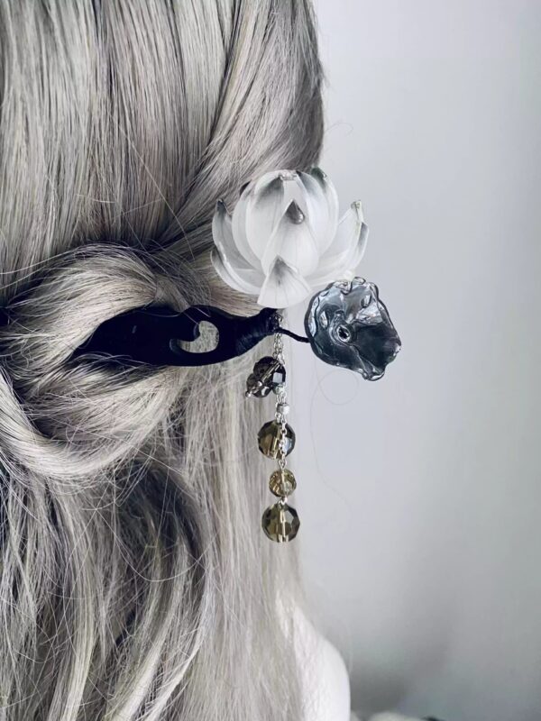 TraditionalChineseink-stylelotusflowerhairpinwithflowingtassels_suitableforformalevents.jpg