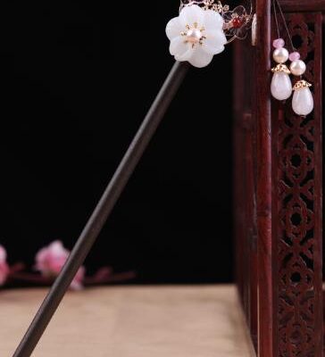 Wood White Flower 2 Pink Bead Hairpin