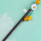 WhiteFlower5glazeBeadsHairpin.jpg