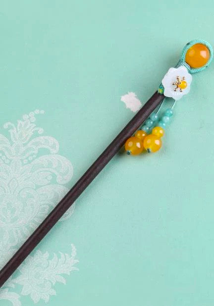 WhiteFlower5glazeBeadsHairpin.jpg