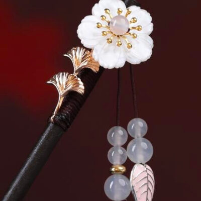 Wood White Flower 6 Bead Leaf Hairpin