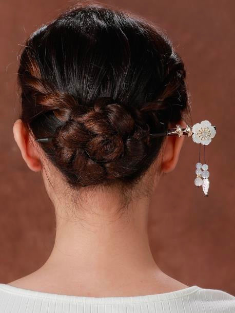 WhiteFlower6BeadsLeavesTasselHairpin.jpg