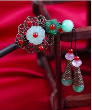 WhiteFlowerAndRubyGreenFlower2TasselHairpin-Wood.jpg WhiteFlowerAndRubyGreenFlower2TasselHairpin-Wood.jpg