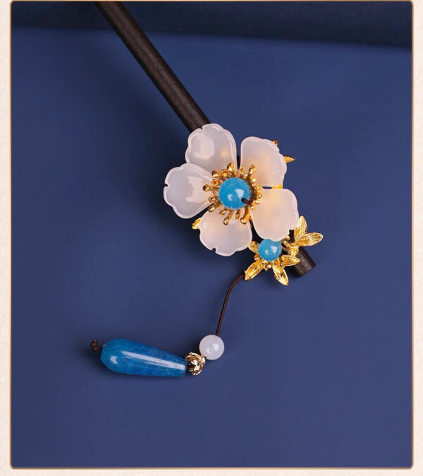 WhiteFlowerBlueJadeChalcedonyTasselHairpin.jpg WhiteFlowerBlueJadeChalcedonyTasselHairpin.jpg