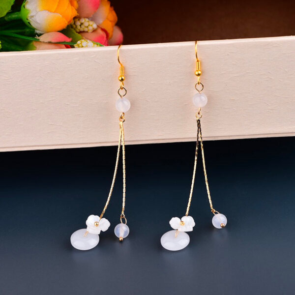WhiteStepShakeEarrings.jpg