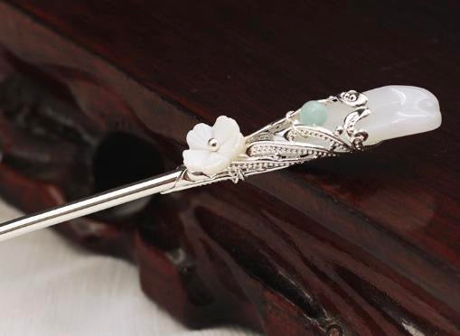 Whiteflowerwhitejadehairpin-alloy.jpg