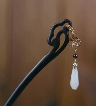 Wood Xiangyun White Magnolia Tassel Hairpin