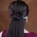 whiteflowers4emeraldtasselhairpin.jpg